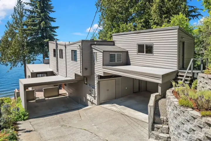 2 carports with 4 spaces