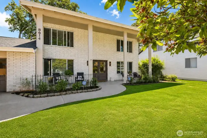 Welcome home to this impressive Oakbrook golf course residence featuring a dramatic covered entry, manicured grounds and timeless curb appeal.