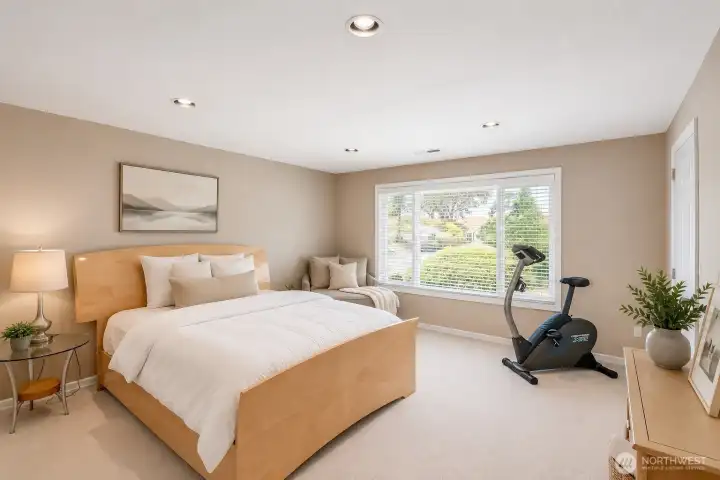 Second guest bedroom.