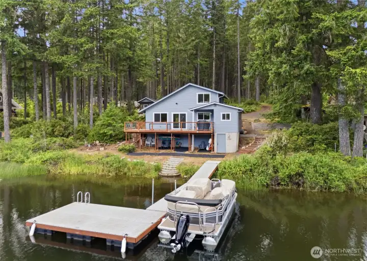 Fully remodeled cabin, new bunk house, rebuilt dock on 2 acres with 100 feet of waterfront!