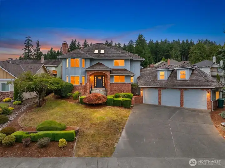 A grand home in Cobble Creek!