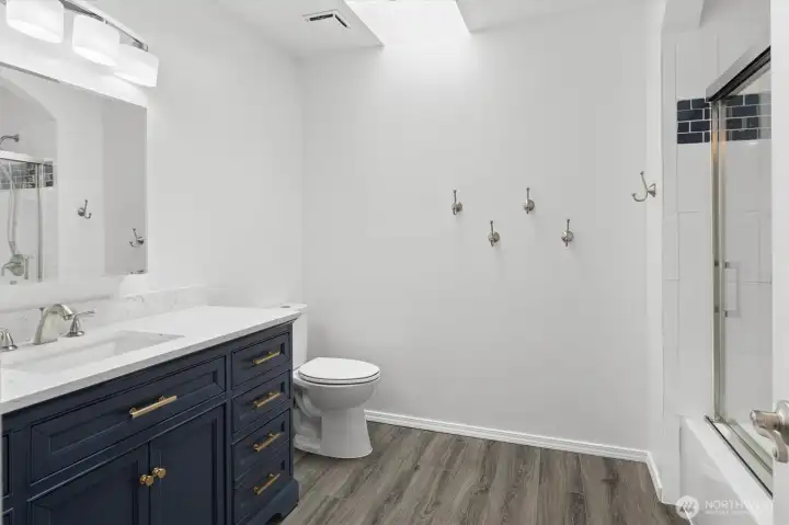 Full hall bathroom, updated, and custom tiling.