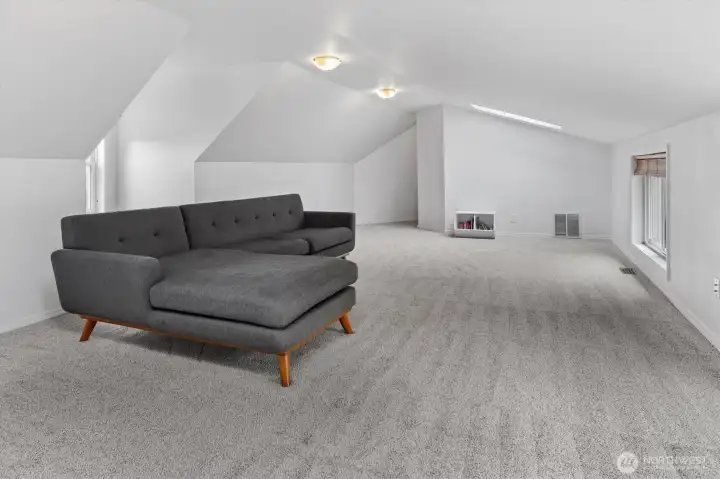 Huge Bonus room above garage!