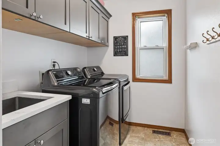 Laundry w/ appliances included!