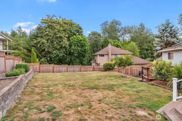 2024 Fully fenced yard