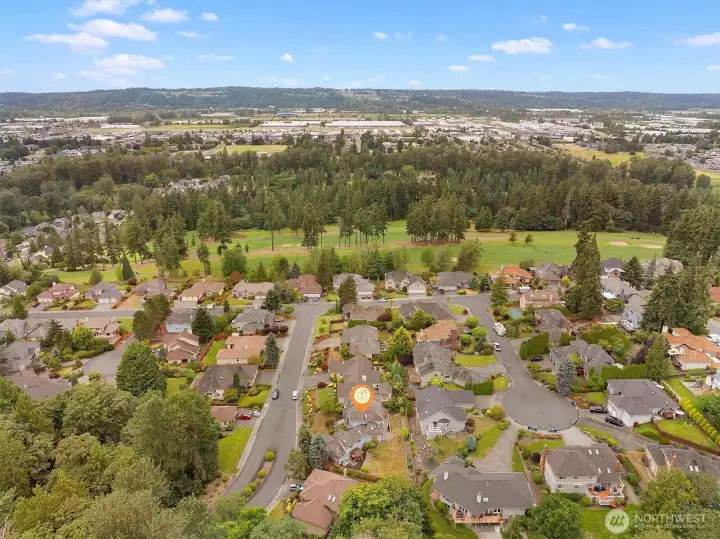 Walking distance to Auburn Golf Course!