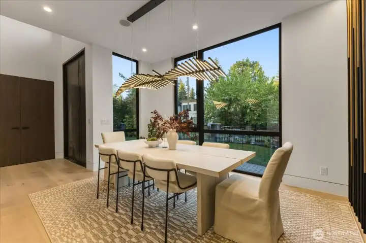 Over sized formal dining room with lots of natural light! Over sized formal dining room with lots of natural light!