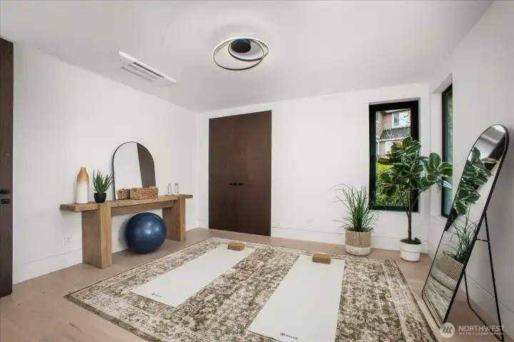 Bonus bedroom on the 3rd floor or personal home gym. Bonus bedroom on the 3rd floor or personal home gym.
