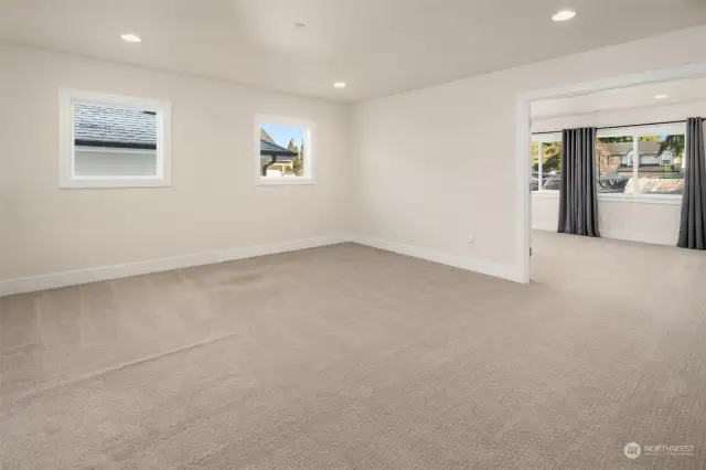 Huge LOFT bonus room