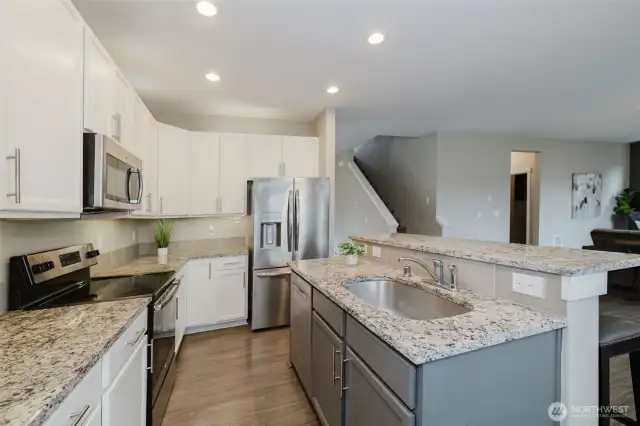 Quartz Counters, Stainless appliances