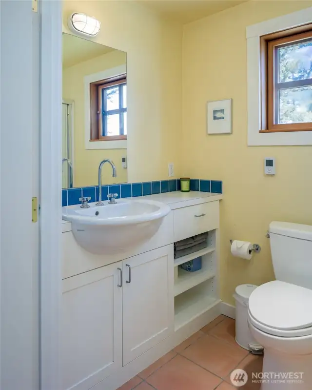 Main floor full bathroom