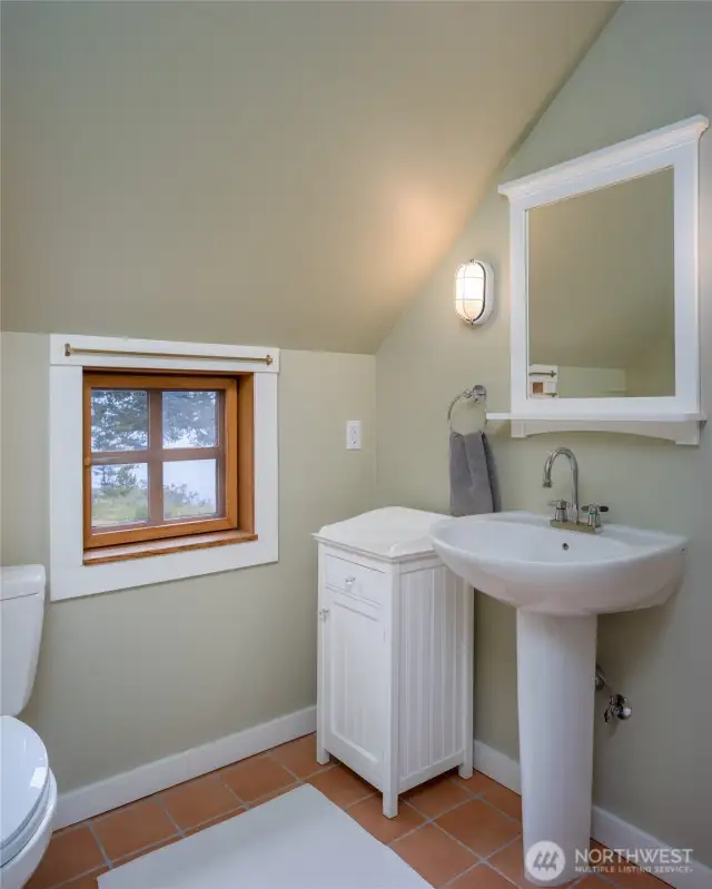 Upper 3/4 bath