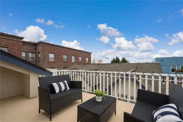 Rooftop sun terrace with western views of the downtown cityscape