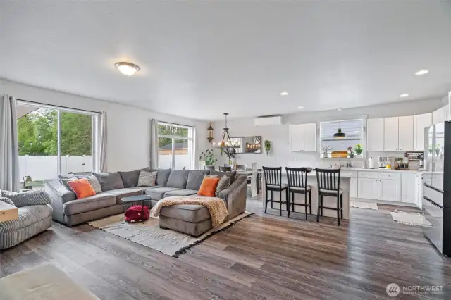 Living Room/Kitchen