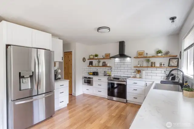 Appliances practically brand new and STAY.