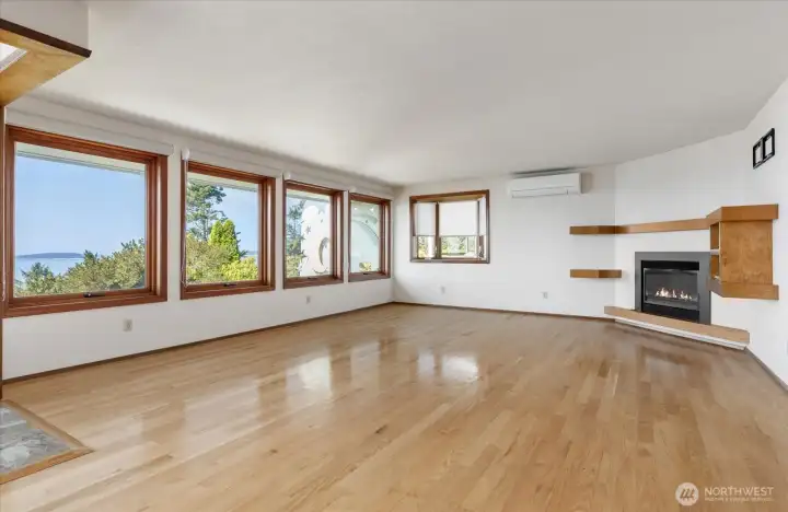 Living room with red oak floors