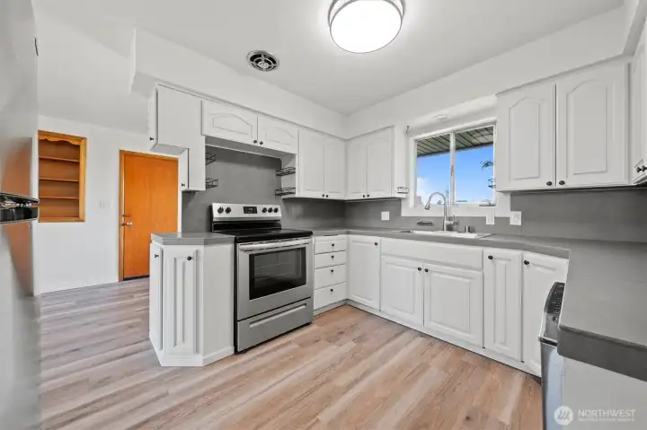 Light and bright kitchen