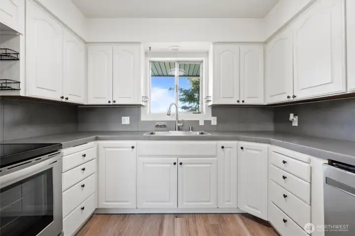 Porcelain counter tops and backsplash