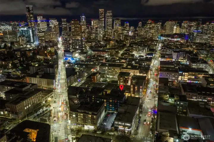 Easy access to Downtown Seattle. Located near Rapid Ride Line G