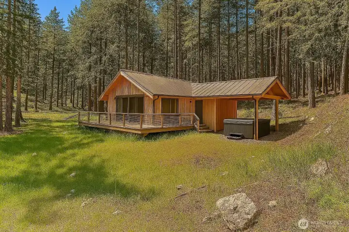 Guest house with hot tub
