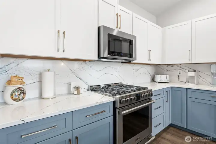 Beautifully updated kitchen featuring a gas range and contemporary finishes.