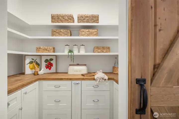 Walk in Pantry