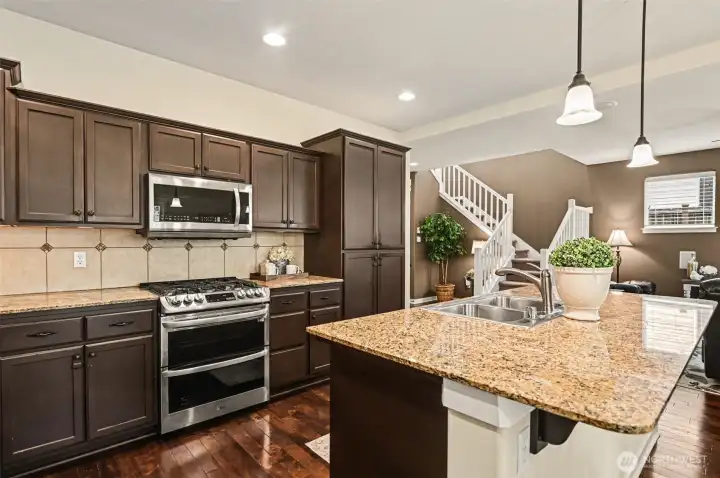 Newer stainless steel appliances includes a double oven.
