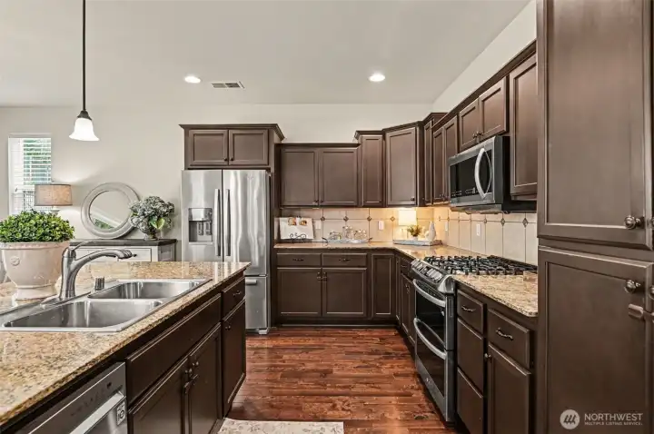 Enjoy newer SS appliances.