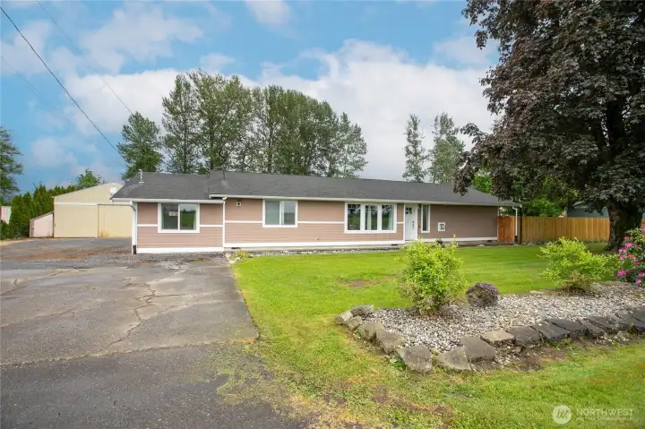 1214 Nooksack Ave - 1120 sq ft shop / 1879 sq ft home