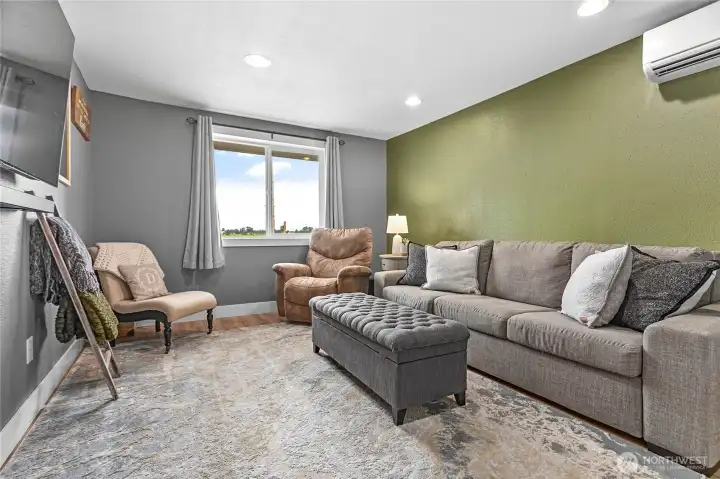 Bonus Room / Bedroom #4 or 2nd Primary