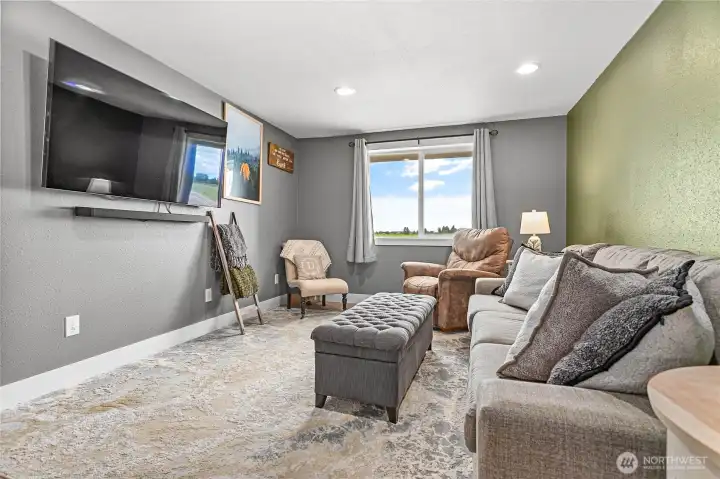 Bonus room / Bedroom #4 or 2nd Primary