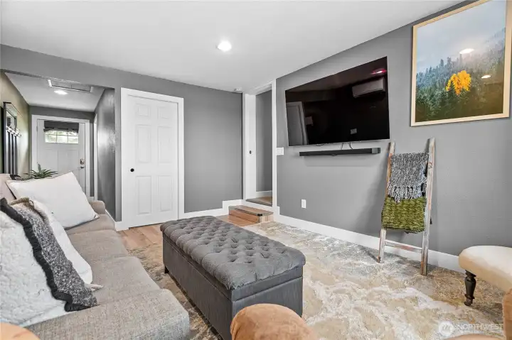 Bonus room / 4th bedroom or 2nd Primary with private access door