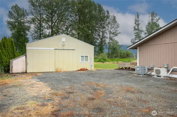 1120 sq ft heated shop