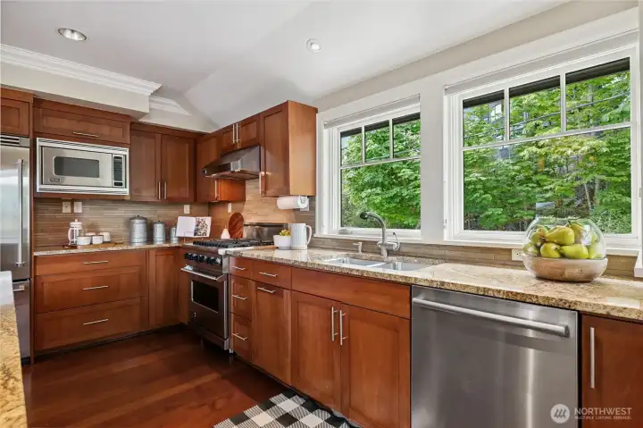 Plenty of open and counterspace to satisfy even cooks who love to spread out!