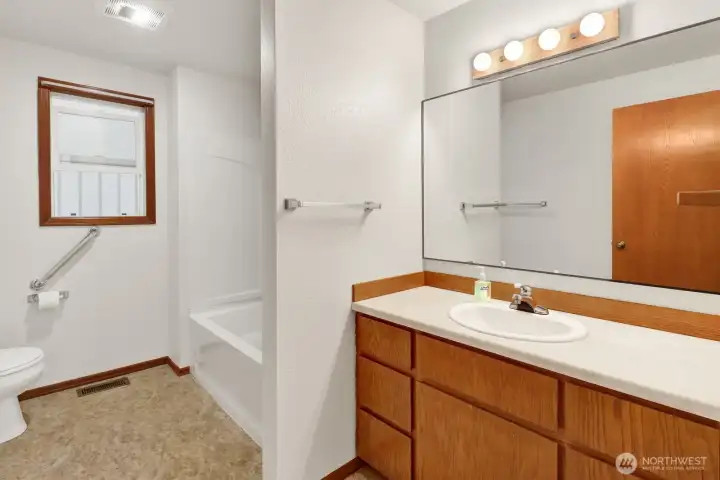 Located between the two bedrooms is the full size bath. Located between the two bedrooms is the full size bath.