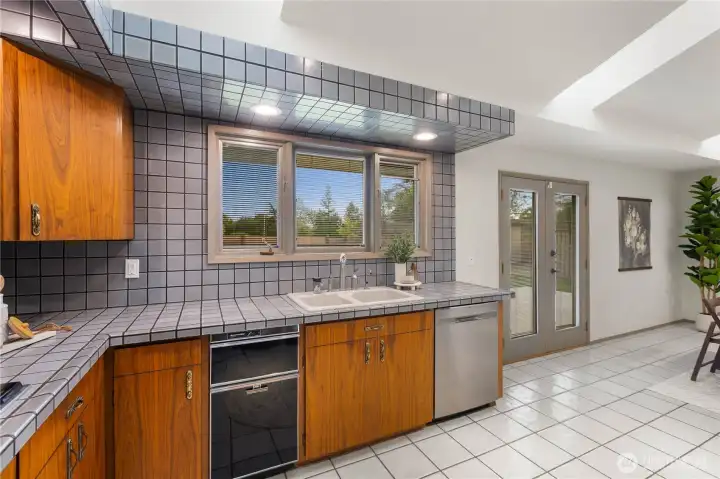 Newer Stainless Dishwasher. Trash Compactor also pictured Newer Stainless Dishwasher. Trash Compactor also pictured