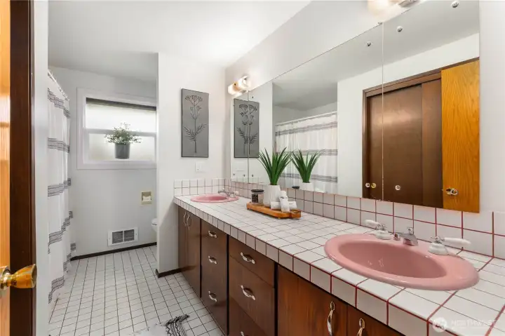 Full Bath Full Bath