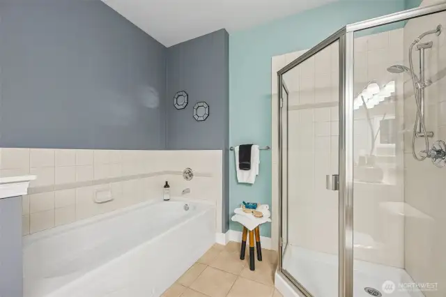 The en-suite primary bath includes a soaking tub & separate shower.