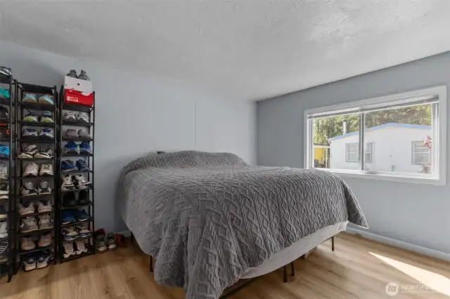 Spacious primary bedroom with en-suit bathroom