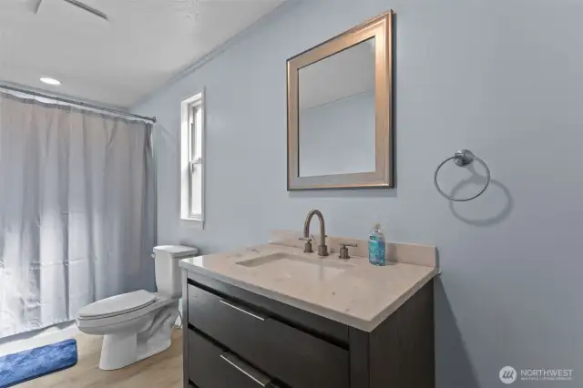 Full en-suit bathroom
