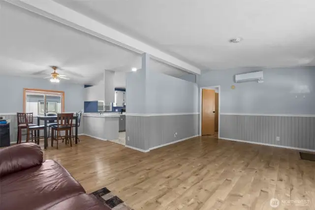 Spacious dining-room