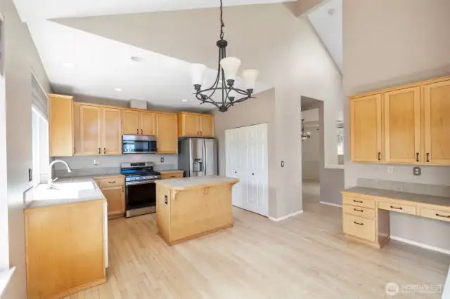 Stainless steel appliances, small computer desk with extra storage