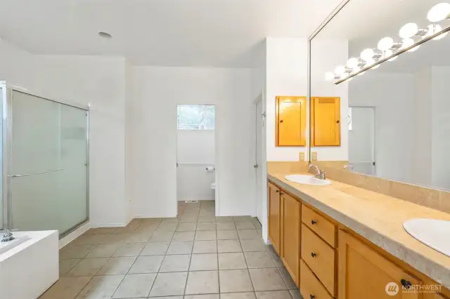 You can dance if you want to! Spacious bathroom