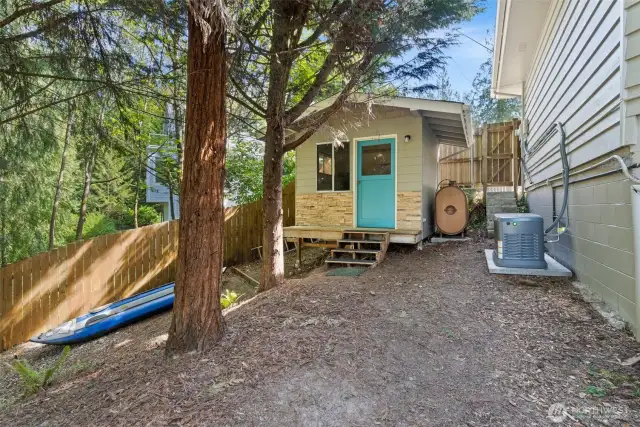 Detached studio, office space, you decide!