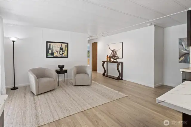 Space for a huge table - or maybe this is the place friends gather~