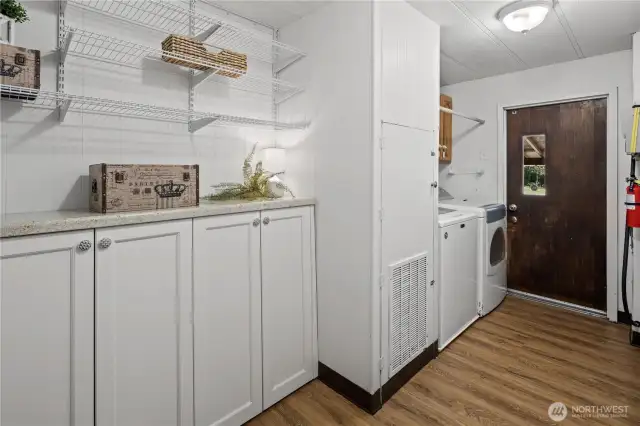 Utility area with tons of storage~