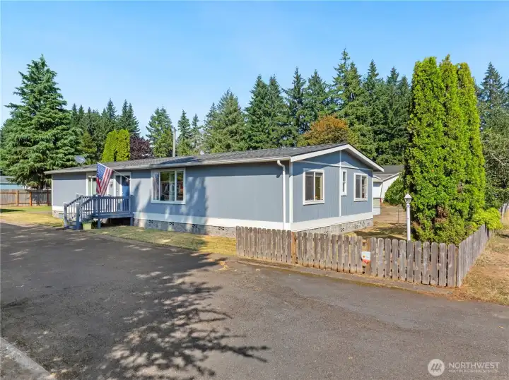 Large driveway with plenty of parking for your RV, boat, etc!