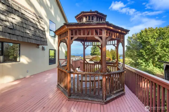 Charming custom built gazebo - imagine gentle summer afternoons here