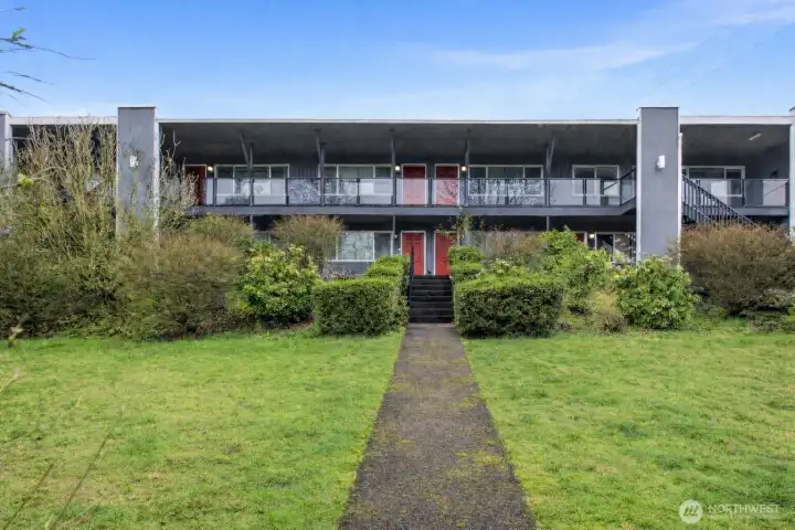 Welcome to this well-maintained 2-bedroom, 1-bath unit ideally located just steps from the hospital—perfect for healthcare professionals, students, Traveling Nurses, or anyone seeking convenience and accessibility.