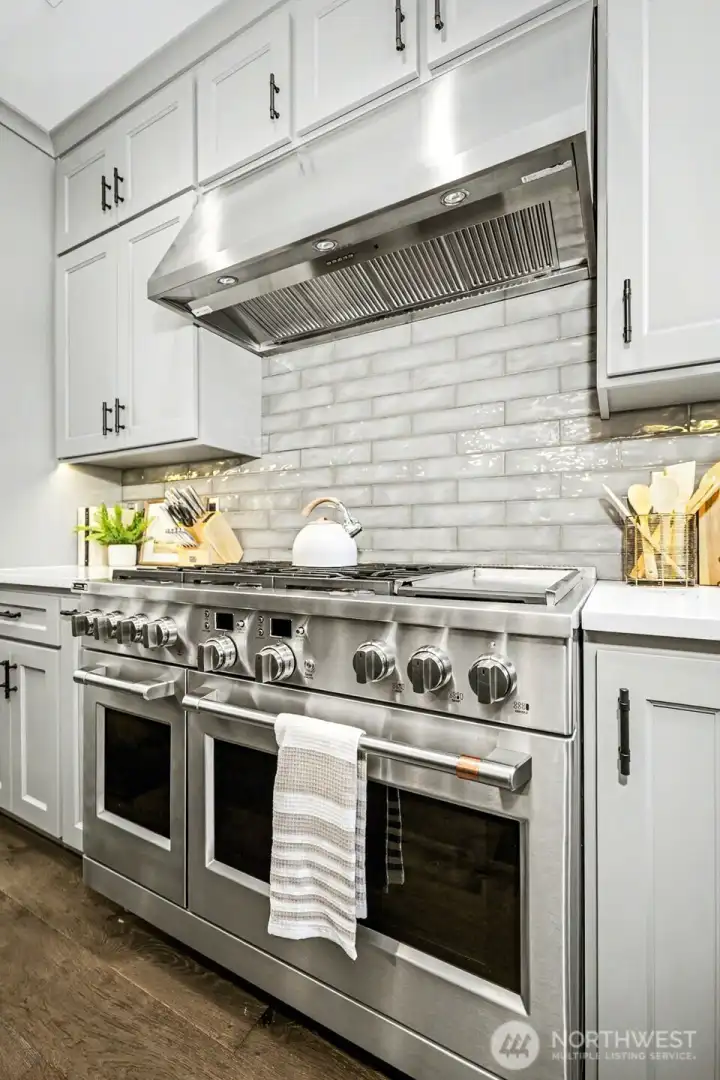 Imagine cooking on this! Double oven, gas cooktop Imagine cooking on this! Double oven, gas cooktop